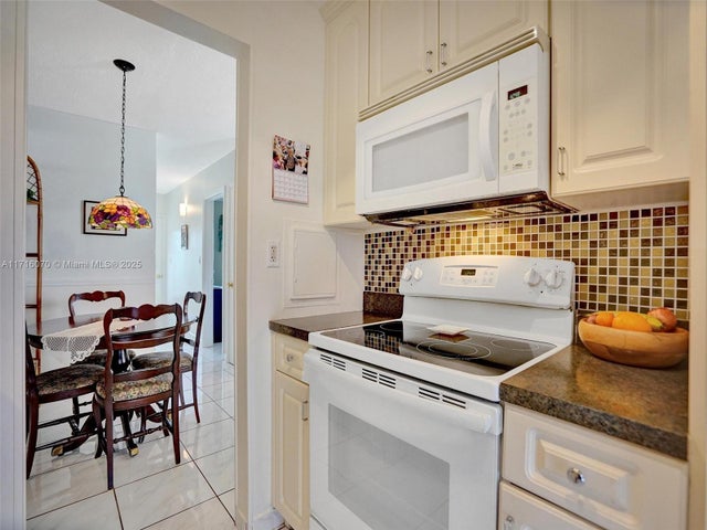 4 of 27 - 17000 Ne 14th Ave 206, North Miami Beach, FL