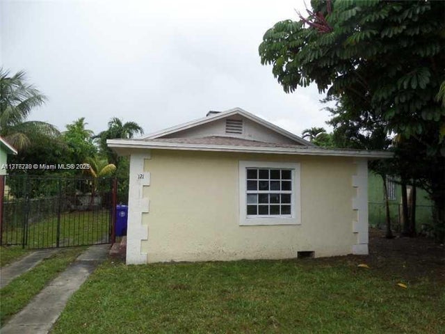 1 of 1 - 121 Nw 68th St, Miami, FL
