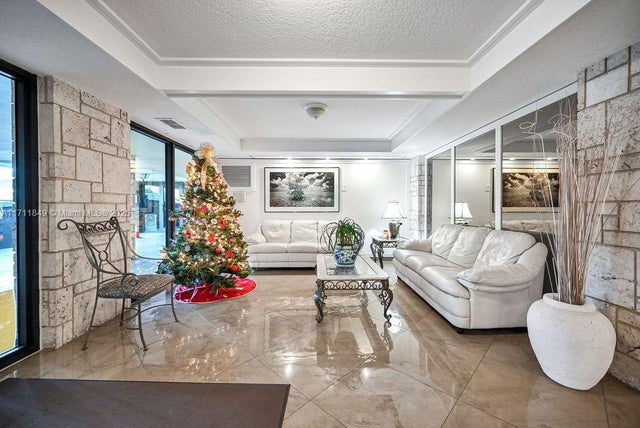 3 of 47 - 322 Buchanan St 1008, Hollywood, FL