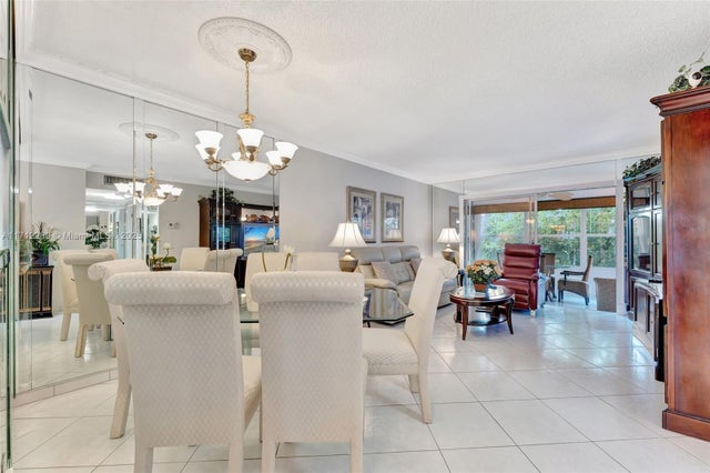 1 of 32 - 5003 Nw 35th St 604, Lauderdale Lakes, FL