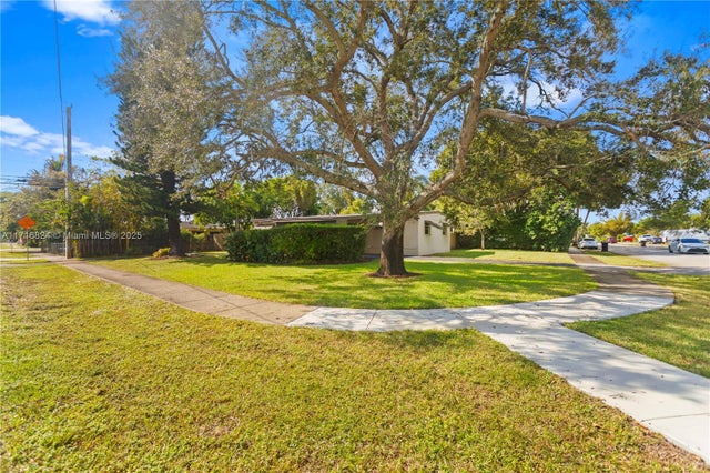 1 of 24 - 3302 Sw 15th Ct, Fort Lauderdale, FL