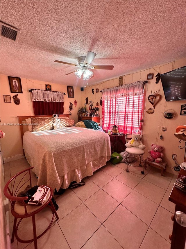 4 of 6 - 2469 Fletcher St, Hollywood, FL