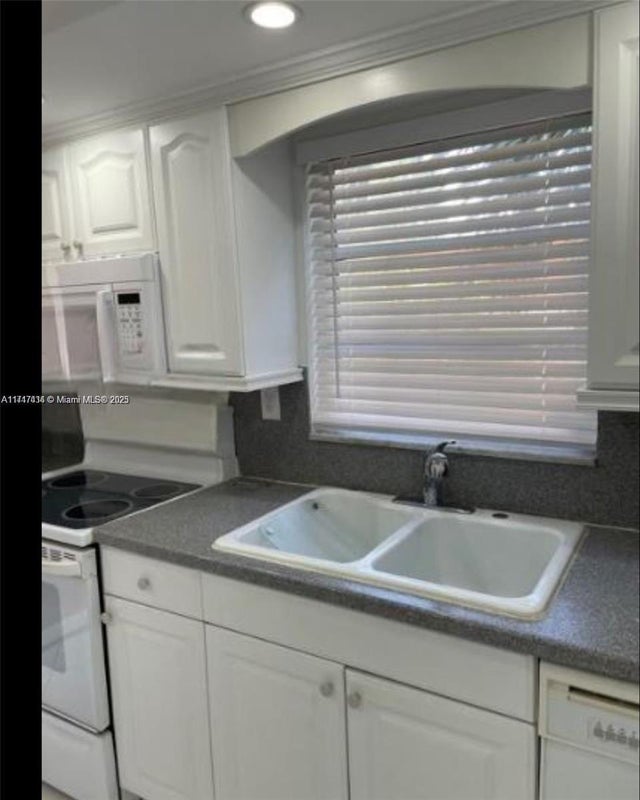 3 of 11 - 1020 94th St 203, Bay Harbor Islands, FL