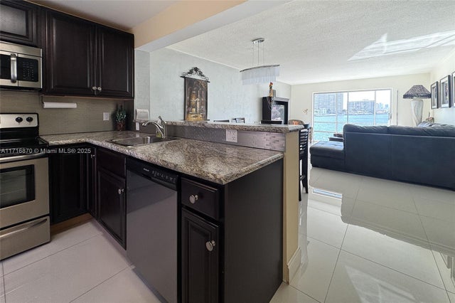 5 of 44 - 2600 Diana Dr 209, Hallandale Beach, FL