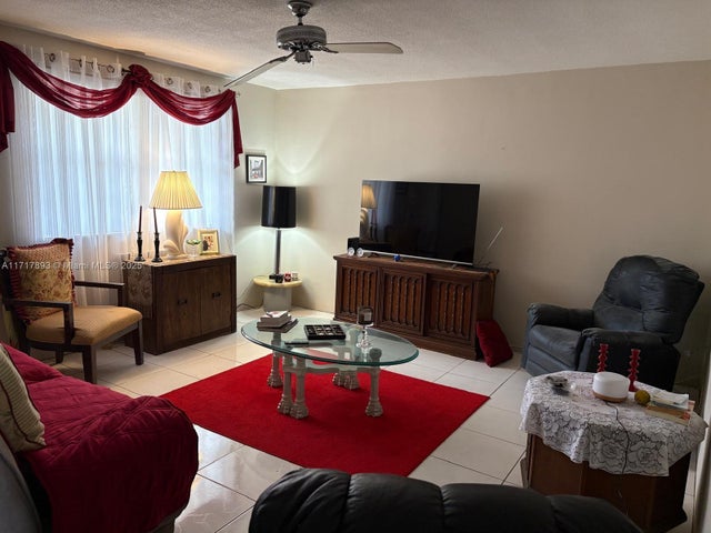 4 of 7 - 16801 Ne 13th Ave 107, Miami, FL