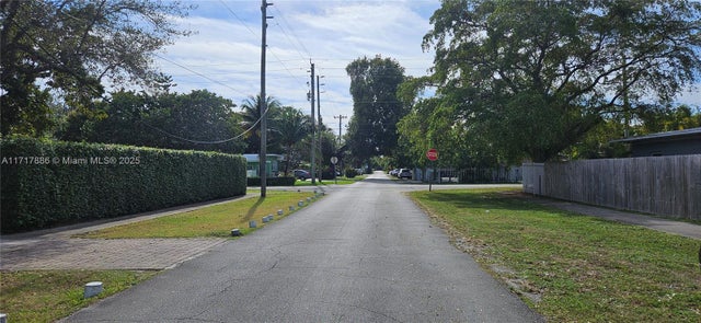5 of 33 - 11809 Ne 1st Ave, Miami, FL