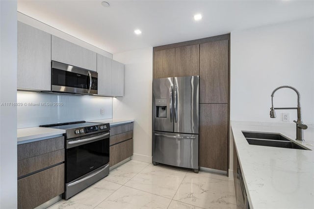 4 of 49 - 151 Crandon Blvd 534, Key Biscayne, FL