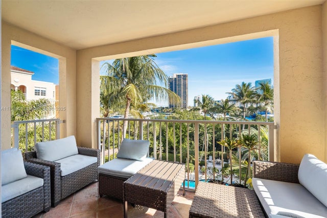 1 of 33 - 19801 E Country Club Dr 4508, Aventura, FL