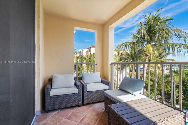 2 of 33 - 19801 E Country Club Dr 4508, Aventura, FL