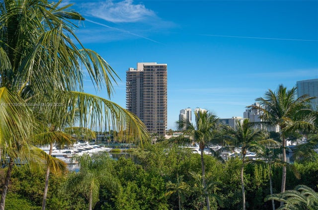4 of 33 - 19801 E Country Club Dr 4508, Aventura, FL