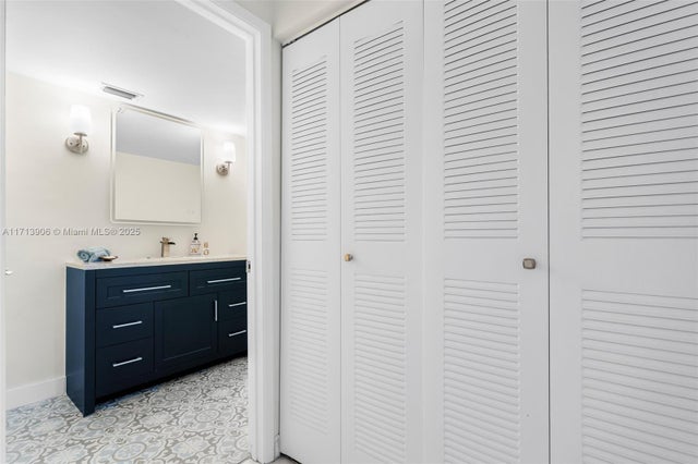 5 of 33 - 19801 E Country Club Dr 4508, Aventura, FL