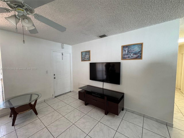 1 of 9 - 800 N 65th Ave, Hollywood, FL