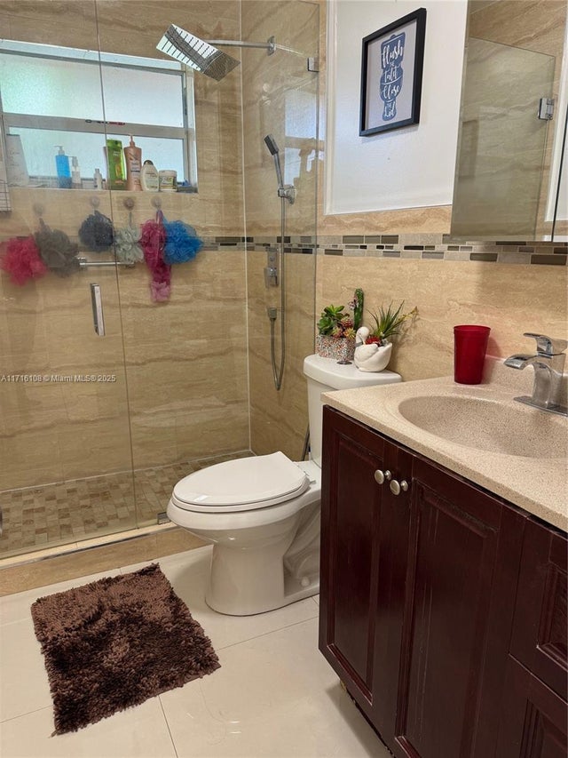 4 of 9 - 800 N 65th Ave, Hollywood, FL