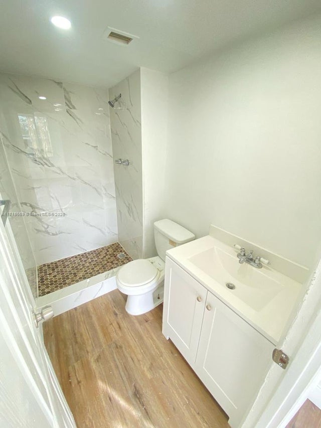 4 of 16 - 492 Nw 165th St Rd C415, Miami, FL