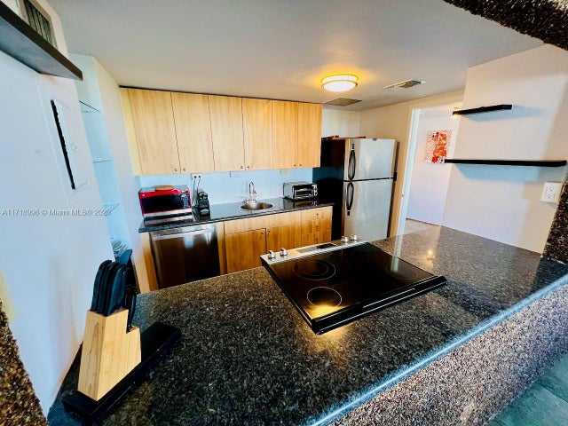 4 of 40 - 900 Bay Dr 411, Miami Beach, FL