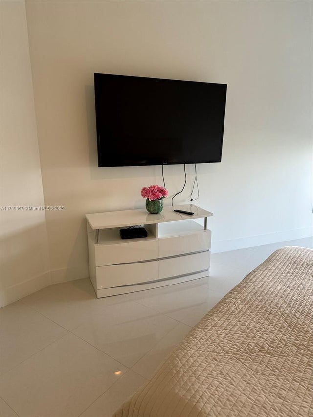 5 of 21 - 16001 Collins Ave 2605, Sunny Isles Beach, FL