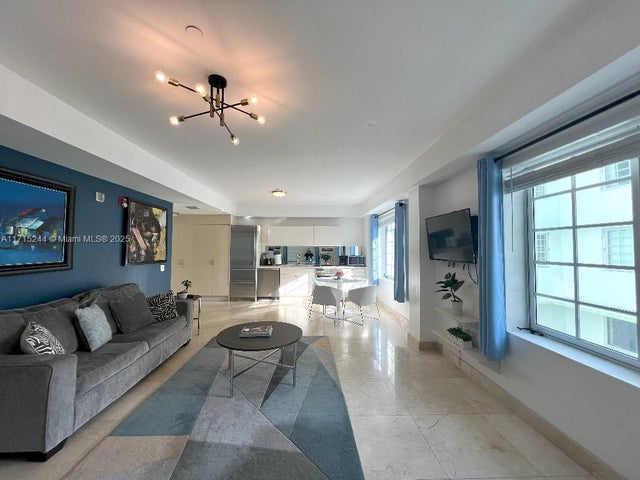 4 of 36 - 1250 Ocean Dr 3f, Miami Beach, FL