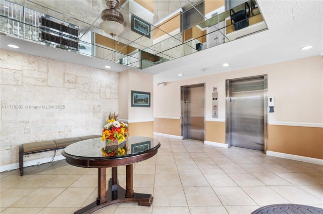 4 of 20 - 2555 Ne 11th St 303, Fort Lauderdale, FL