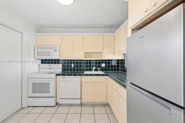 3 of 41 - 4650 Washington St 504, Hollywood, FL