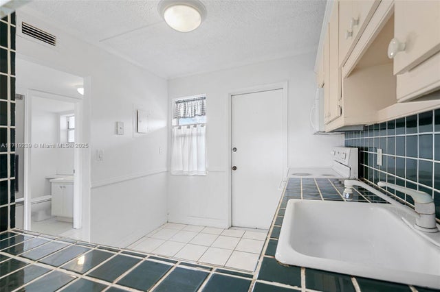 5 of 41 - 4650 Washington St 504, Hollywood, FL