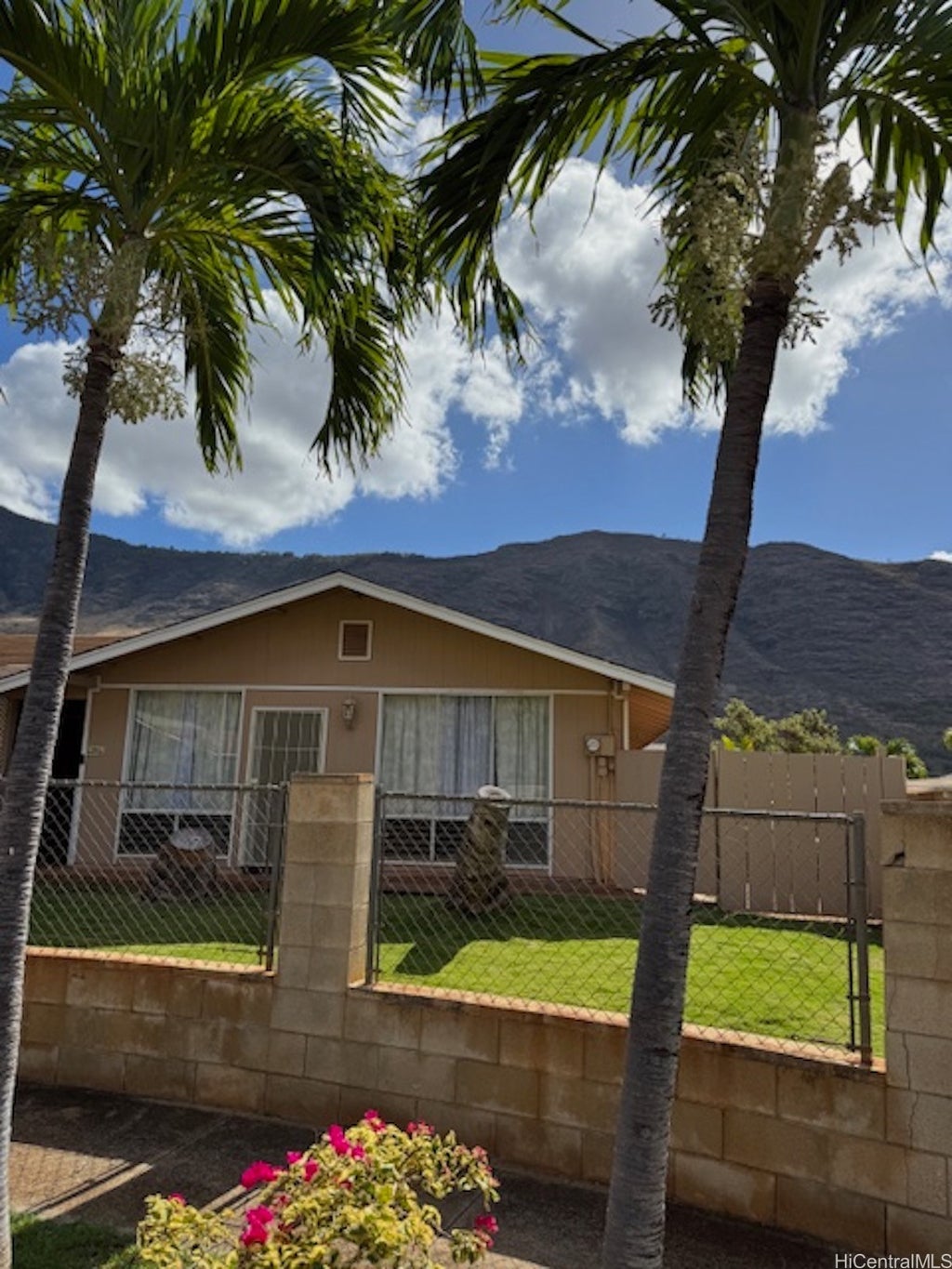 89-1153 Naniahiahi Place, Waianae