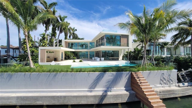 1 of 4 - 424 W Rivo Alto Dr, Miami Beach, FL