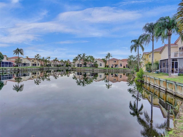 2 of 61 - 1046 Se 6th Ct, Dania Beach, FL