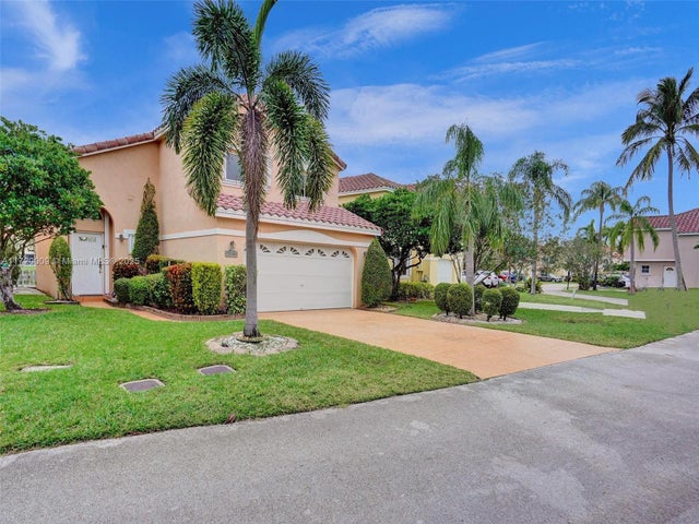 4 of 61 - 1046 Se 6th Ct, Dania Beach, FL