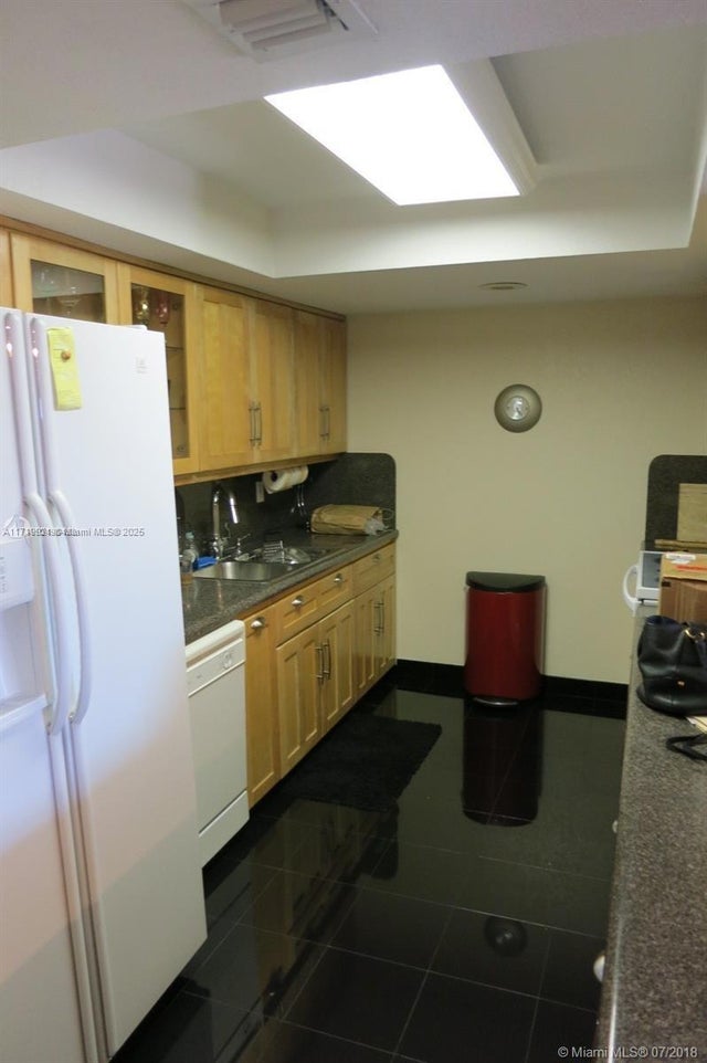 3 of 18 - 1951 Atlantic Shores Blvd 17, Hallandale Beach, FL