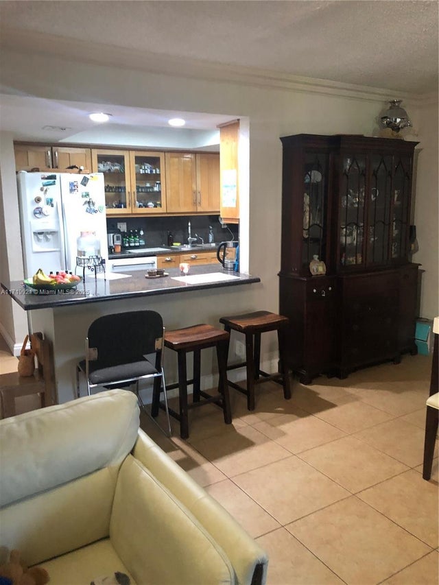 4 of 18 - 1951 Atlantic Shores Blvd 17, Hallandale Beach, FL