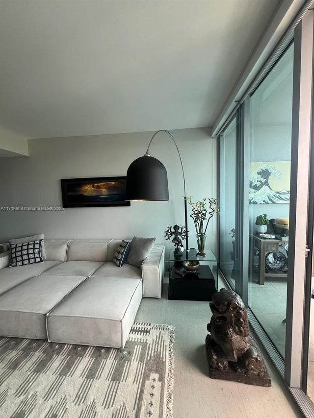 5 of 27 - 2950 Ne 188th St 406, Aventura, FL