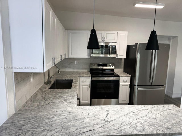 3 of 20 - 1240 Nw 122nd St, North Miami, FL