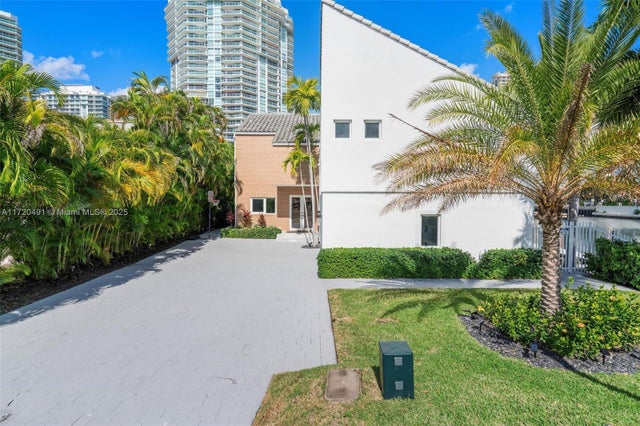 3 of 56 - 201 Atlantic Ave, Sunny Isles Beach, FL