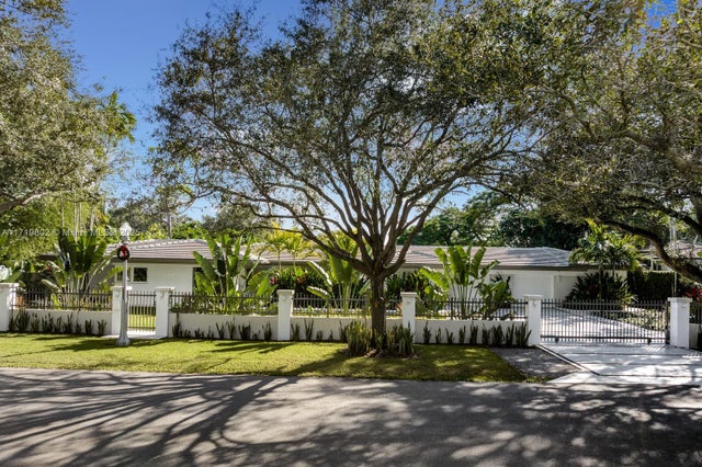 3 of 51 - 4144 Pinta Ct, Coral Gables, FL
