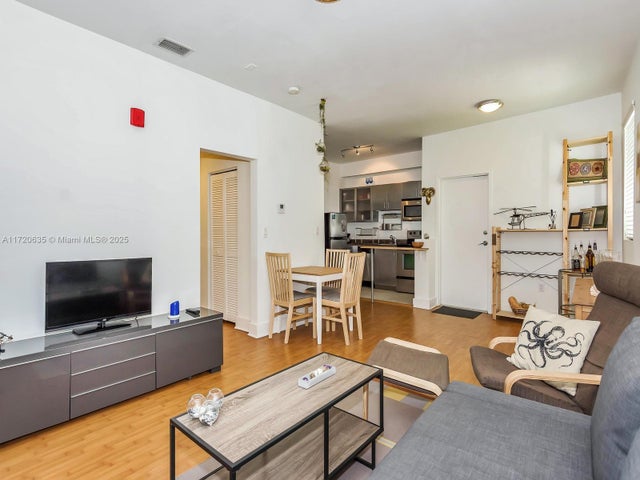 4 of 23 - 1000 Meridian Ave 15, Miami Beach, FL
