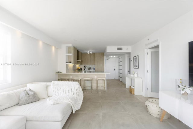 2 of 36 - 100 Lincoln Rd 1411, Miami Beach, FL