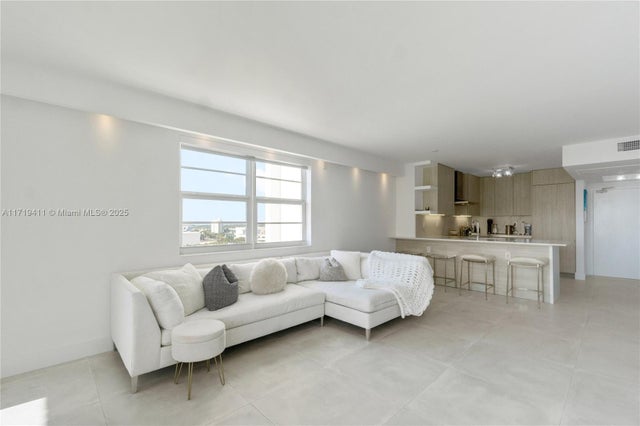 3 of 36 - 100 Lincoln Rd 1411, Miami Beach, FL