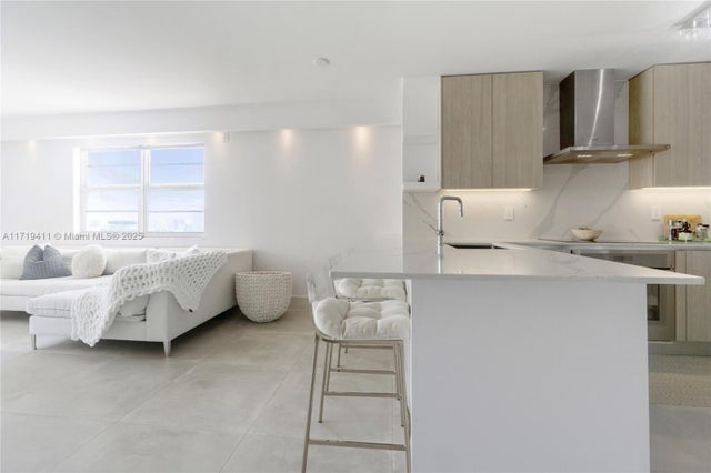 5 of 36 - 100 Lincoln Rd 1411, Miami Beach, FL