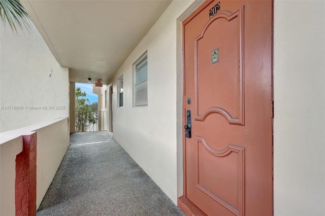 2 of 42 - 2931 E Sunrise Lakes Dr 202, Sunrise, FL