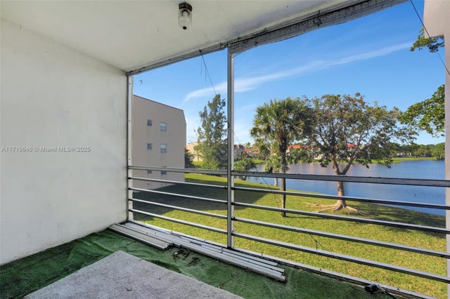 3 of 42 - 2931 E Sunrise Lakes Dr 202, Sunrise, FL