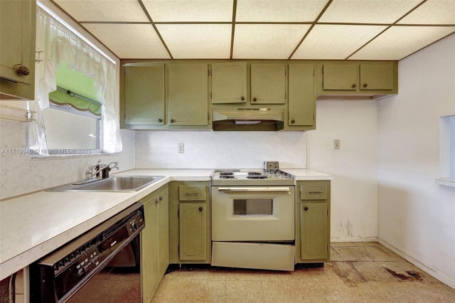 4 of 42 - 2931 E Sunrise Lakes Dr 202, Sunrise, FL