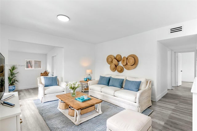 3 of 11 - 1560 Ne 42nd Ct, Pompano Beach, FL