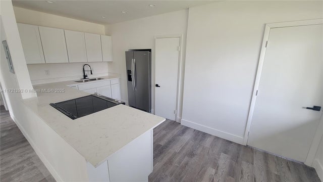 4 of 11 - 1560 Ne 42nd Ct, Pompano Beach, FL