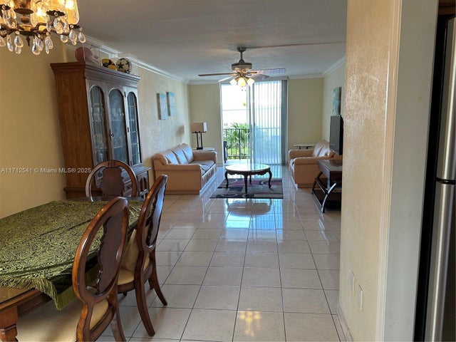 2 of 19 - 720 Collins Ave 404, Miami Beach, FL