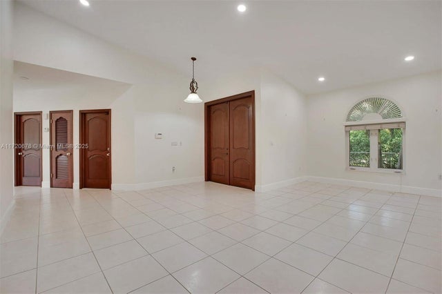 3 of 25 - 13550 Sw 82nd Ave, Pinecrest, FL