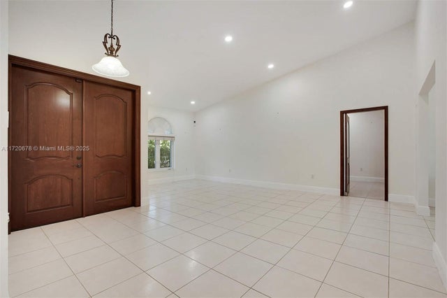 4 of 25 - 13550 Sw 82nd Ave, Pinecrest, FL