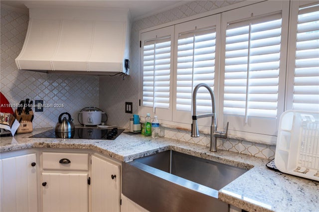 2 of 10 - 3561 Ne 13th Ave, Oakland Park, FL