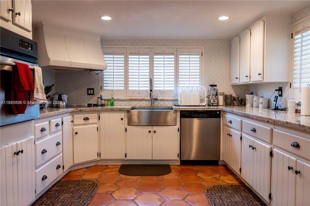 3 of 10 - 3561 Ne 13th Ave, Oakland Park, FL