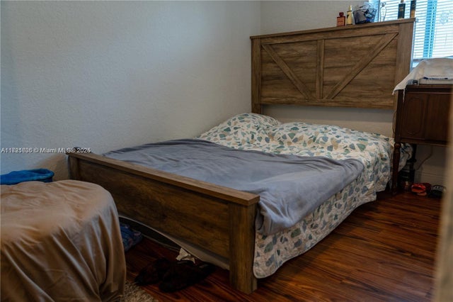 4 of 10 - 3561 Ne 13th Ave, Oakland Park, FL