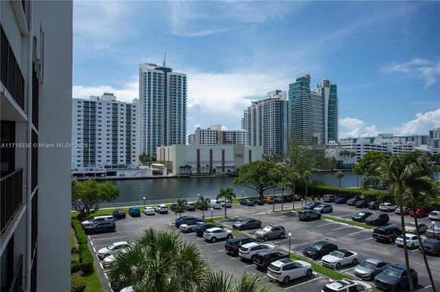800 Parkview Dr 512, Hallandale Beach
